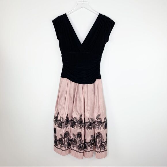 Laura Canada Cap-Sleeve Black V-Neck Top Mauve Full Skirt w/Appliqué Prom Dress - Picture 2 of 16